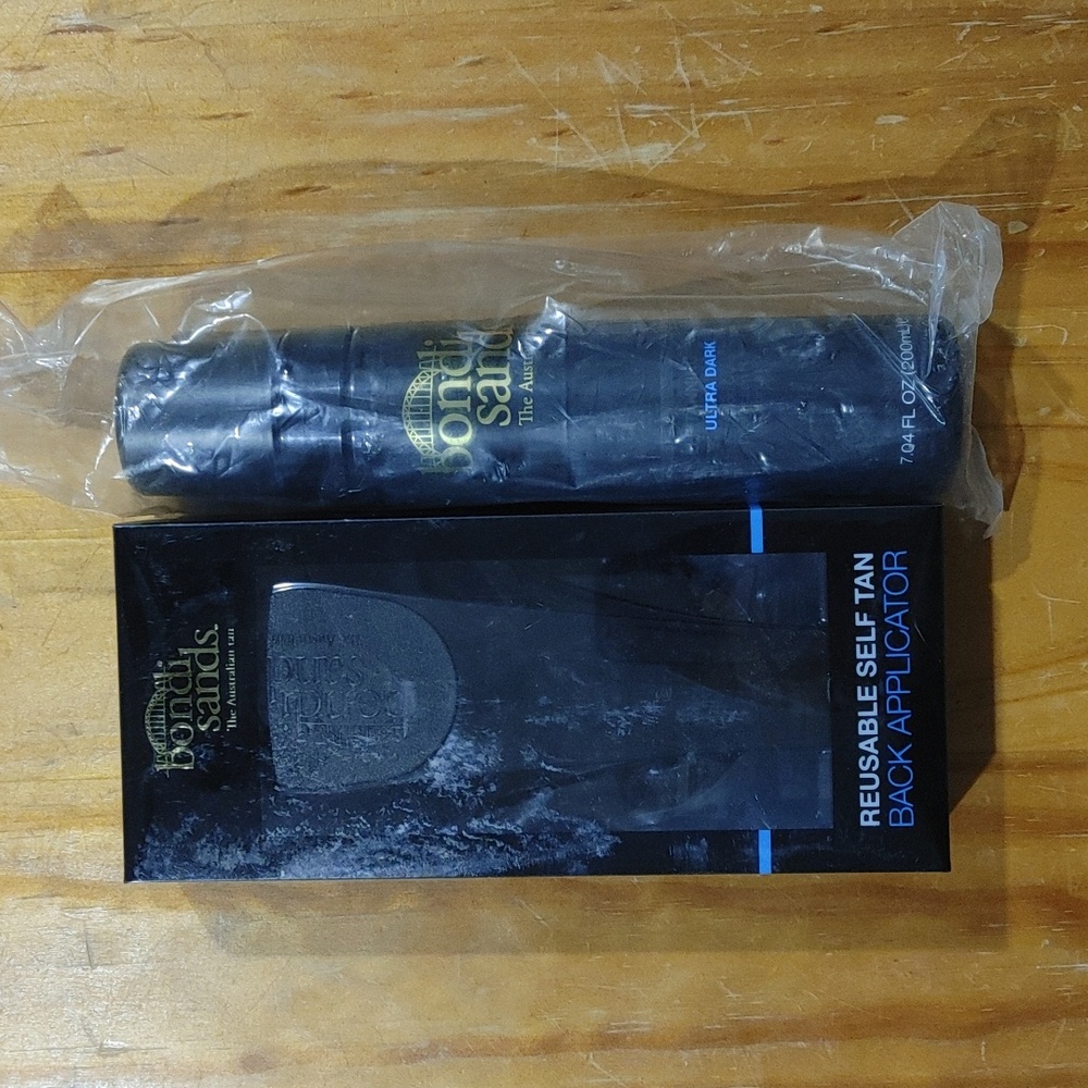 Bonding Sands ultra dark tanning foam with applicator